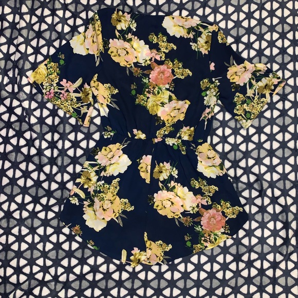 flowy floral romper - Picture 2 of 2
